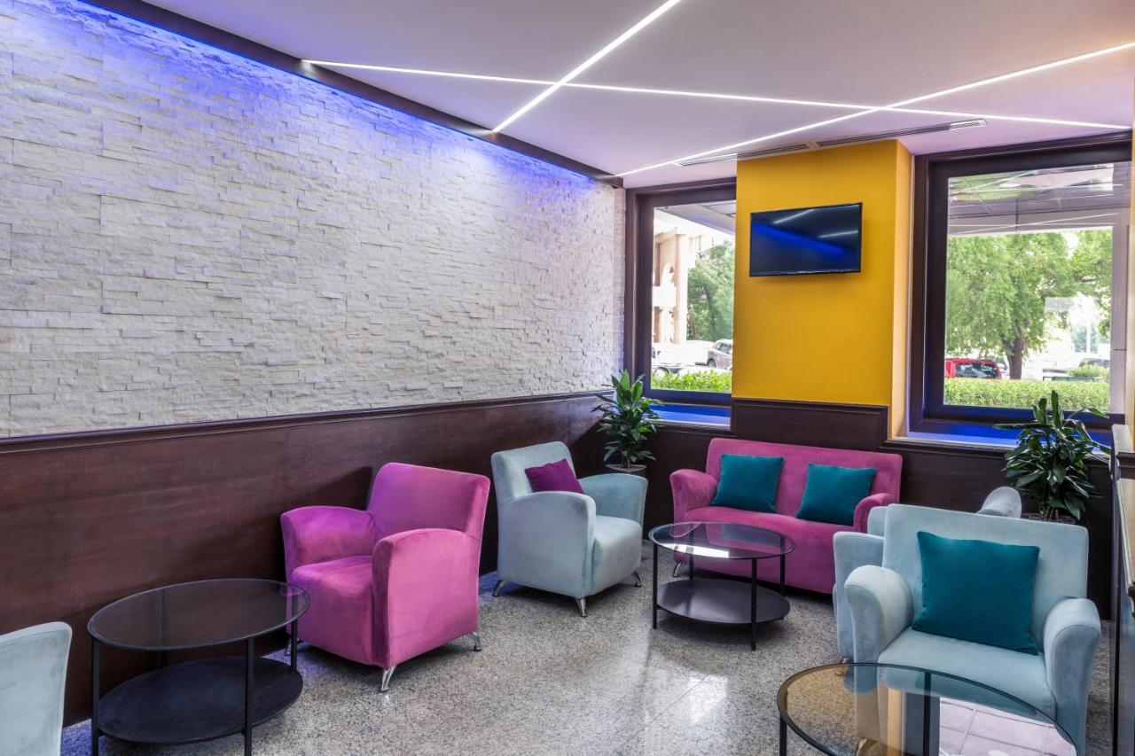 Oasis Hotel Kuwait City Exterior foto