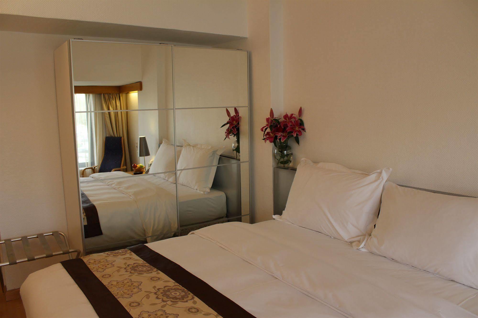Oasis Hotel Kuwait City Exterior foto