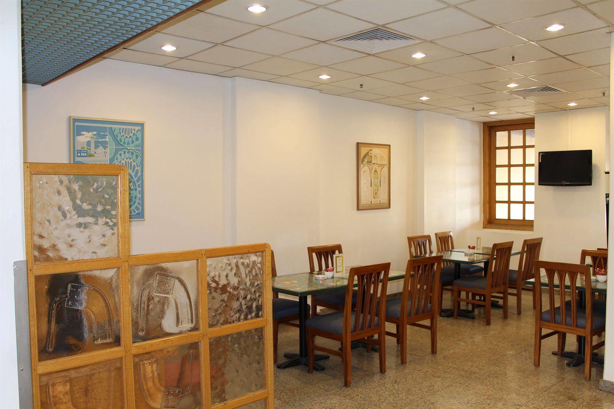 Oasis Hotel Kuwait City Exterior foto