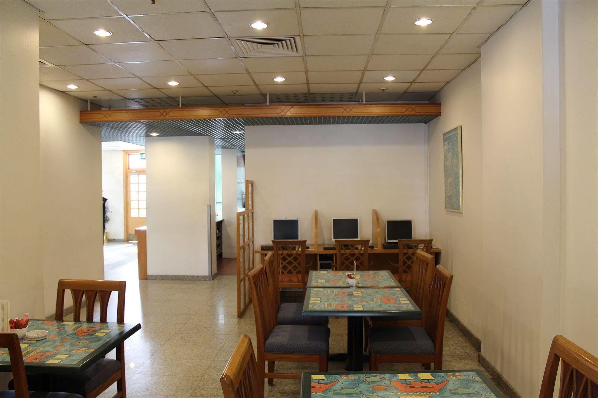 Oasis Hotel Kuwait City Exterior foto